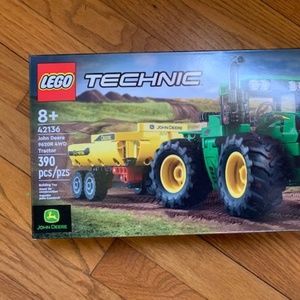 Lego John Deere Tractor 42136 NEW